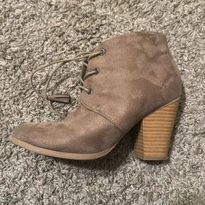 3 in tie up bootie, shade, slightly used